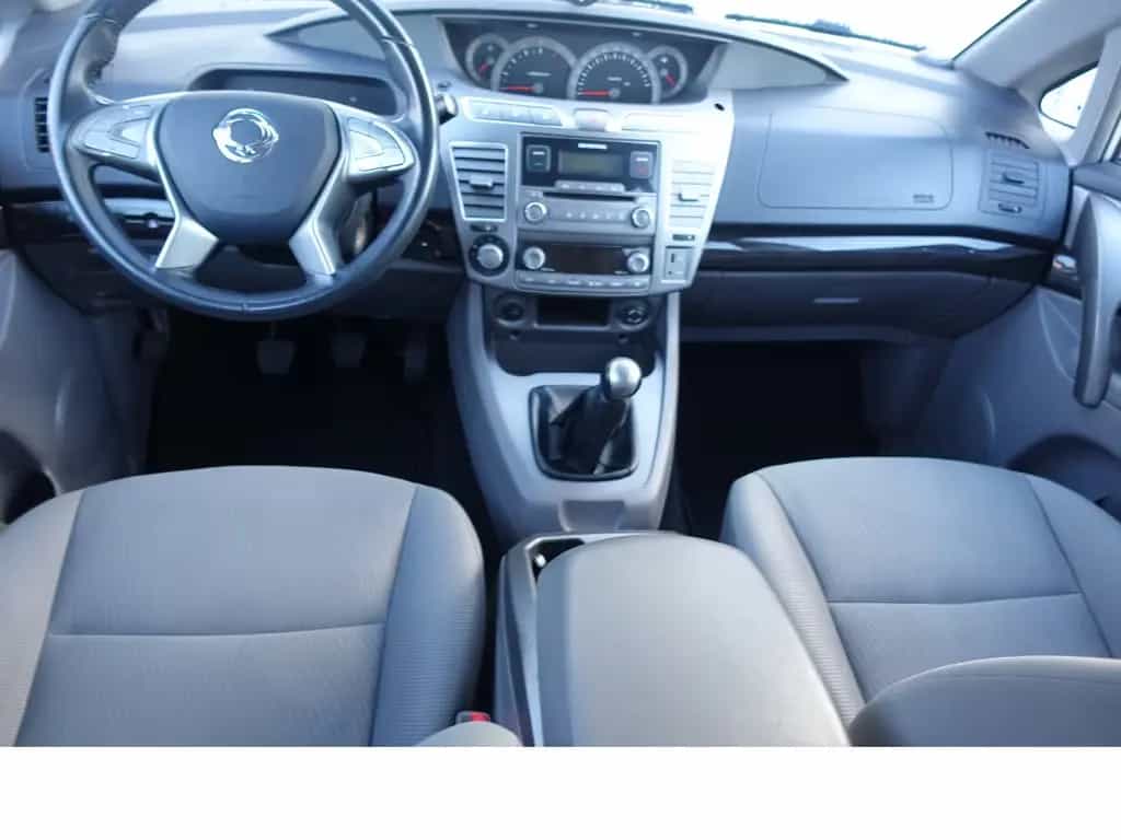 Ssangyong Rodius 7-Sitzer Sitzheizung Ganzjahresreifen Alu 06/2017-photo-9