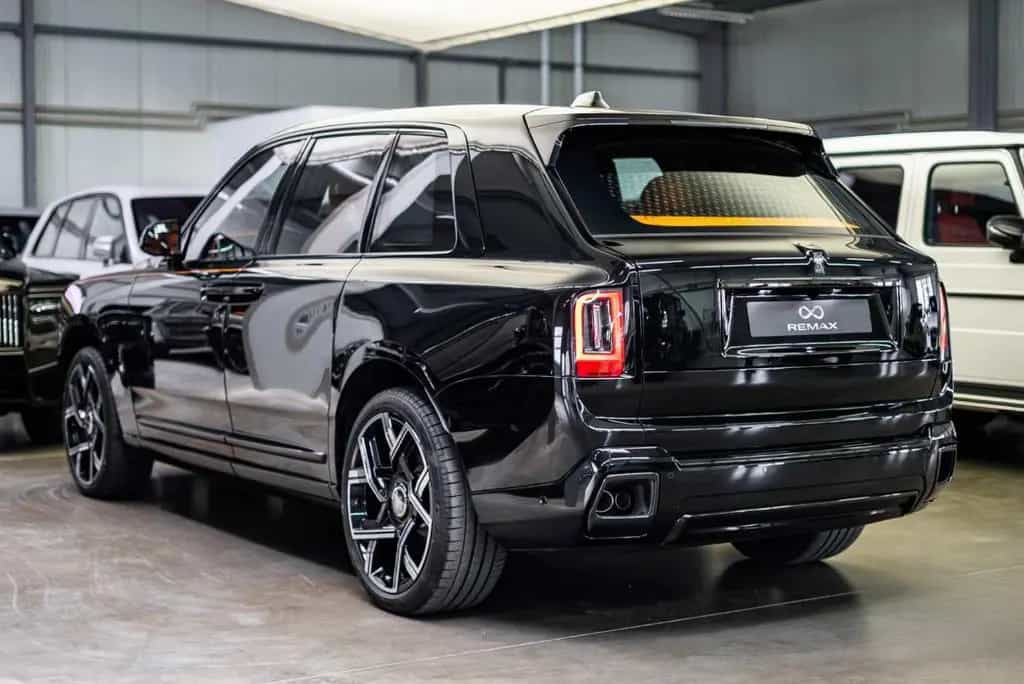 Rolls-Royce Cullinan Black Badge / PROD. 2026 / 4 Seats null-photo-10