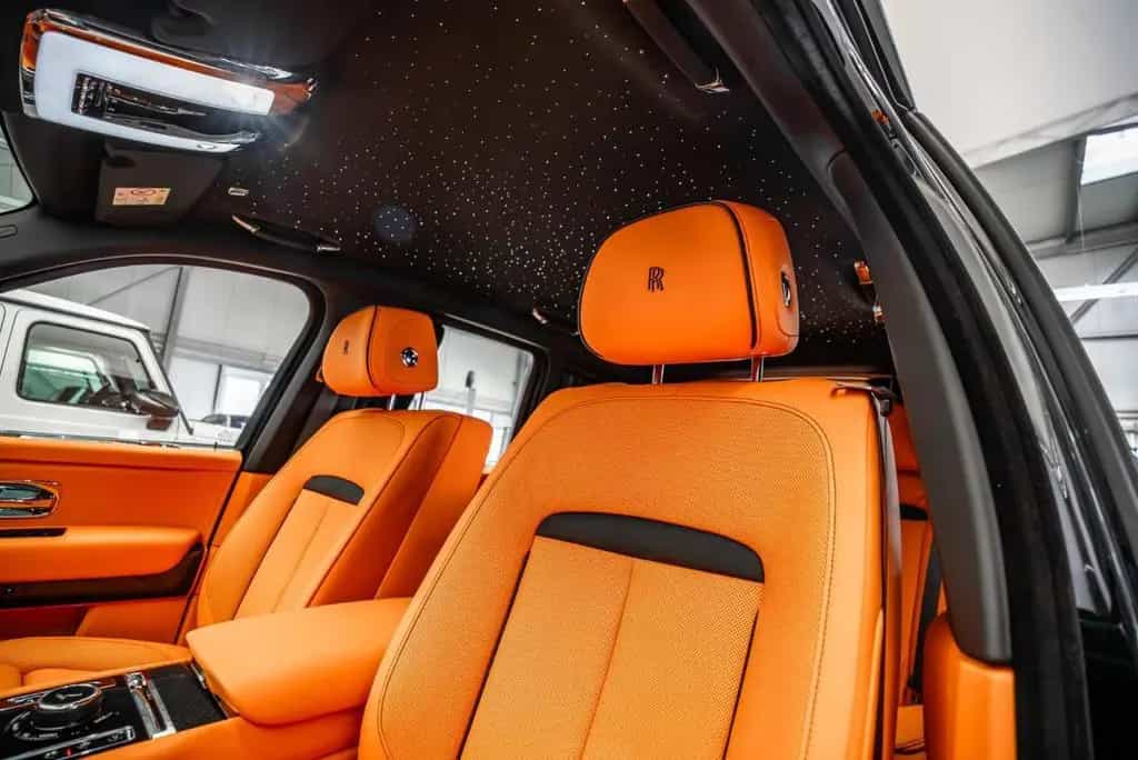 Rolls-Royce Cullinan Black Badge / PROD. 2026 / 4 Seats null-photo-17