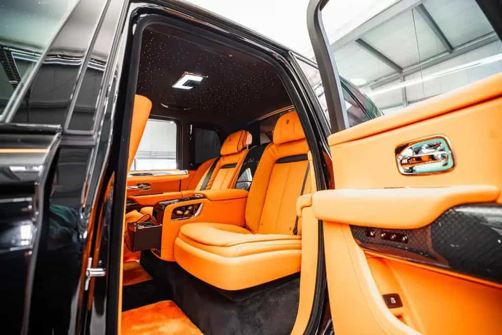 Rolls-Royce Cullinan Black Badge / PROD. 2026 / 4 Seats null-photo-3