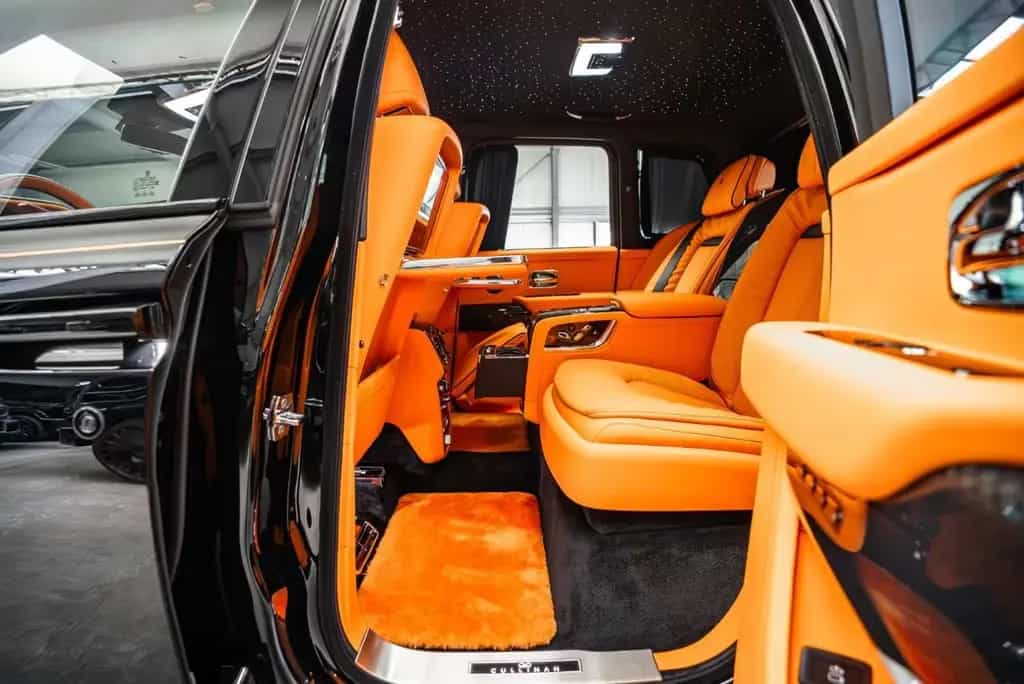 Rolls-Royce Cullinan Black Badge / PROD. 2026 / 4 Seats null-photo-4