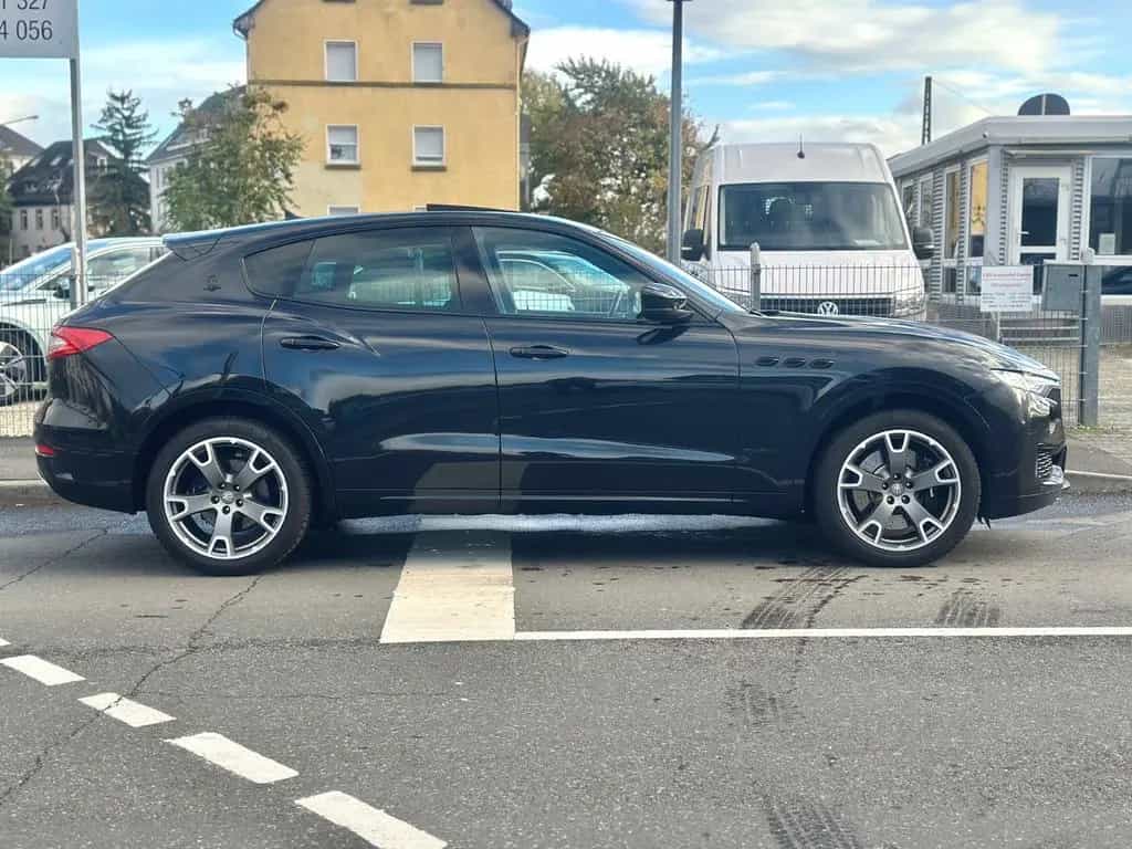Maserati Levante GRANLUSSO Q4*SEHR GEPFLEGT+PANORAMA* 02/2019-photo-2