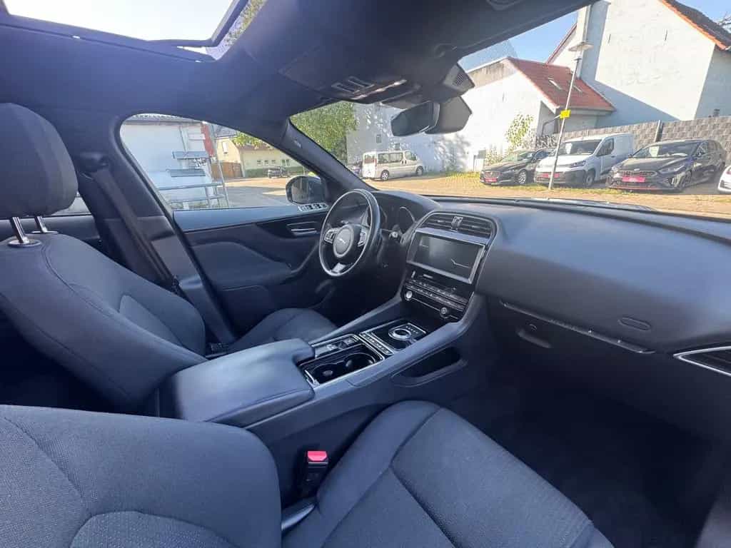 Jaguar F-Pace Pure AWD | LED | NAVI | CAM 01/2019-photo-14
