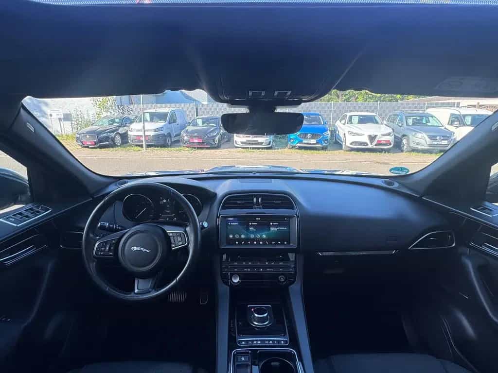 Jaguar F-Pace Pure AWD | LED | NAVI | CAM 01/2019-photo-7