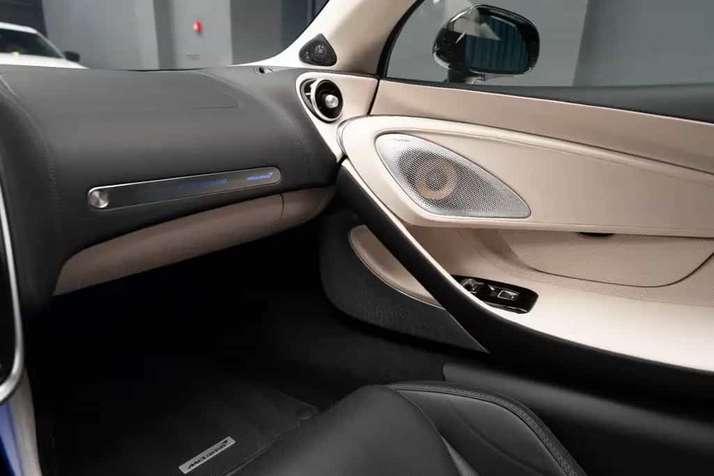 McLaren GT 04/2023-photo-17