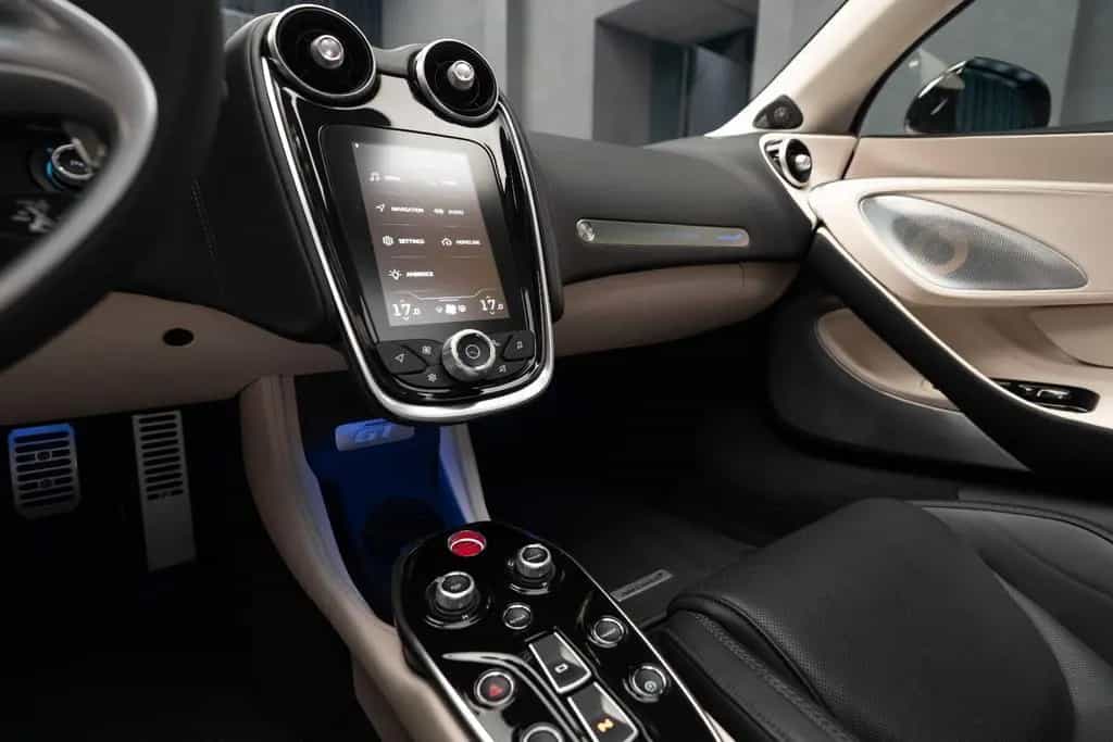 McLaren GT 04/2023-photo-20