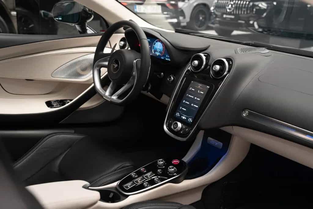 McLaren GT 04/2023-photo-30