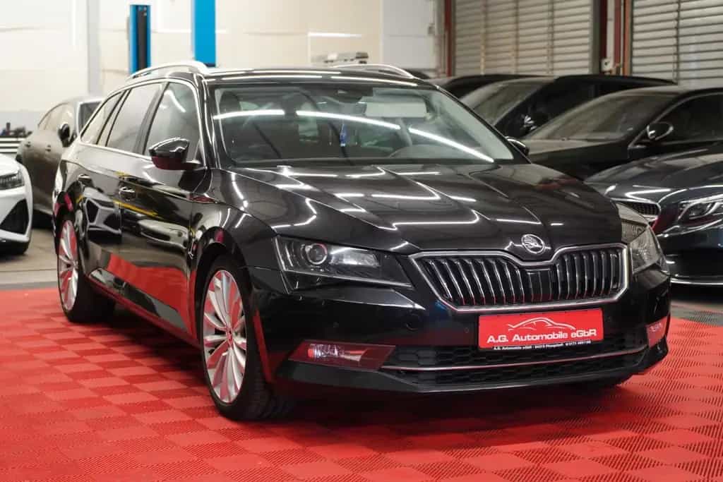 Skoda Superb 1.8 TSI Combi Style 2.Hand*Unfallfrei* 12/2016-photo-2