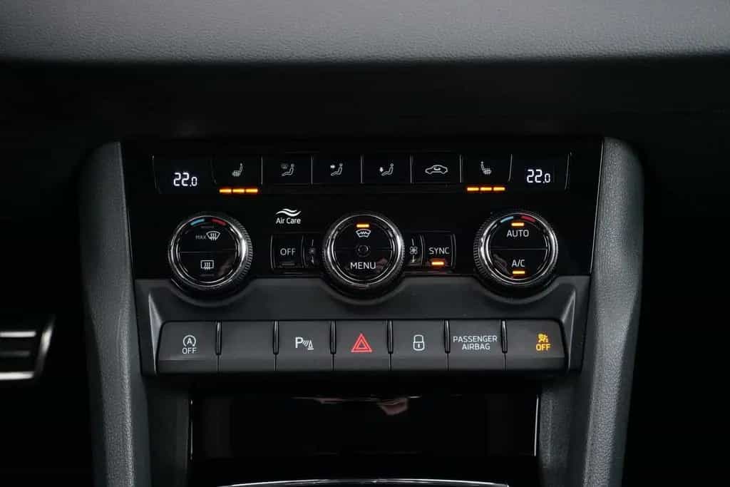 Skoda Karoq SPORTLINE 2.0TSI 4X4 DSG AHK-SCHWENKBARuvm 08/2020-photo-31