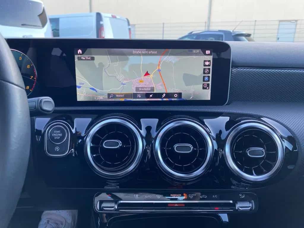 Mercedes-Benz A 250 Progressive *PDC SHZ* 10/2018-photo-13