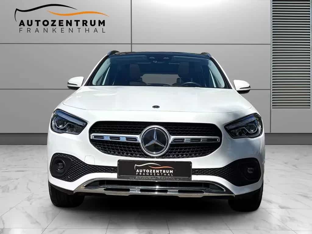 Mercedes-Benz GLA 200 8Fach PANO AHK ACC 03/2021-photo-1