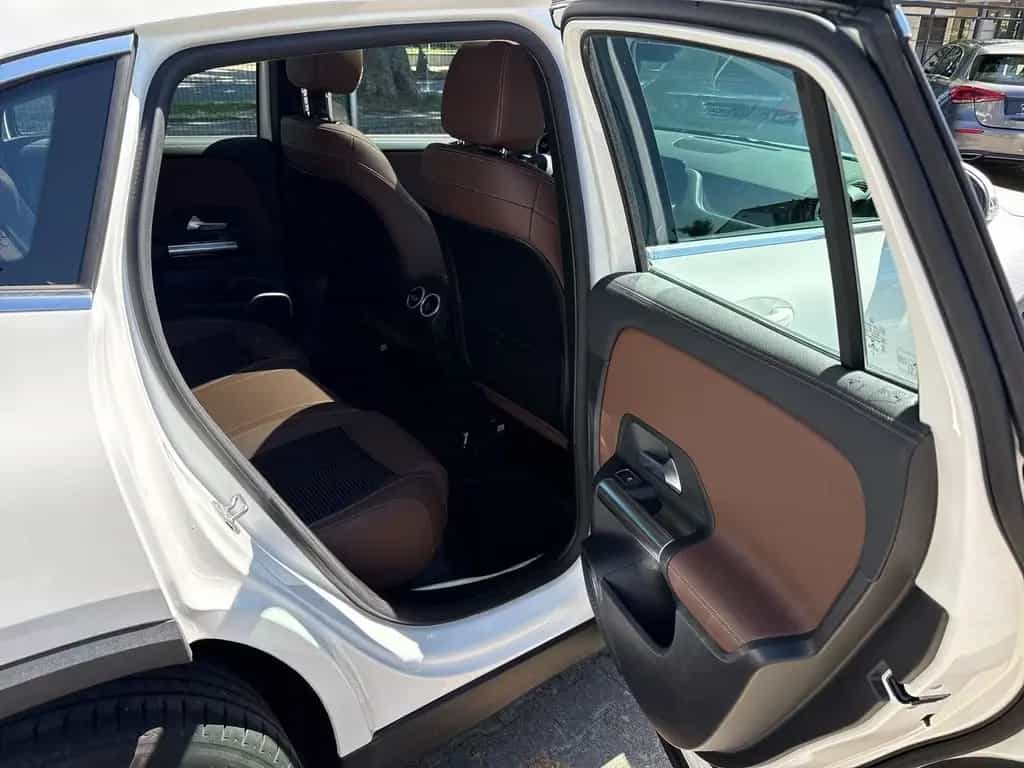 Mercedes-Benz GLA 200 8Fach PANO AHK ACC 03/2021-photo-16
