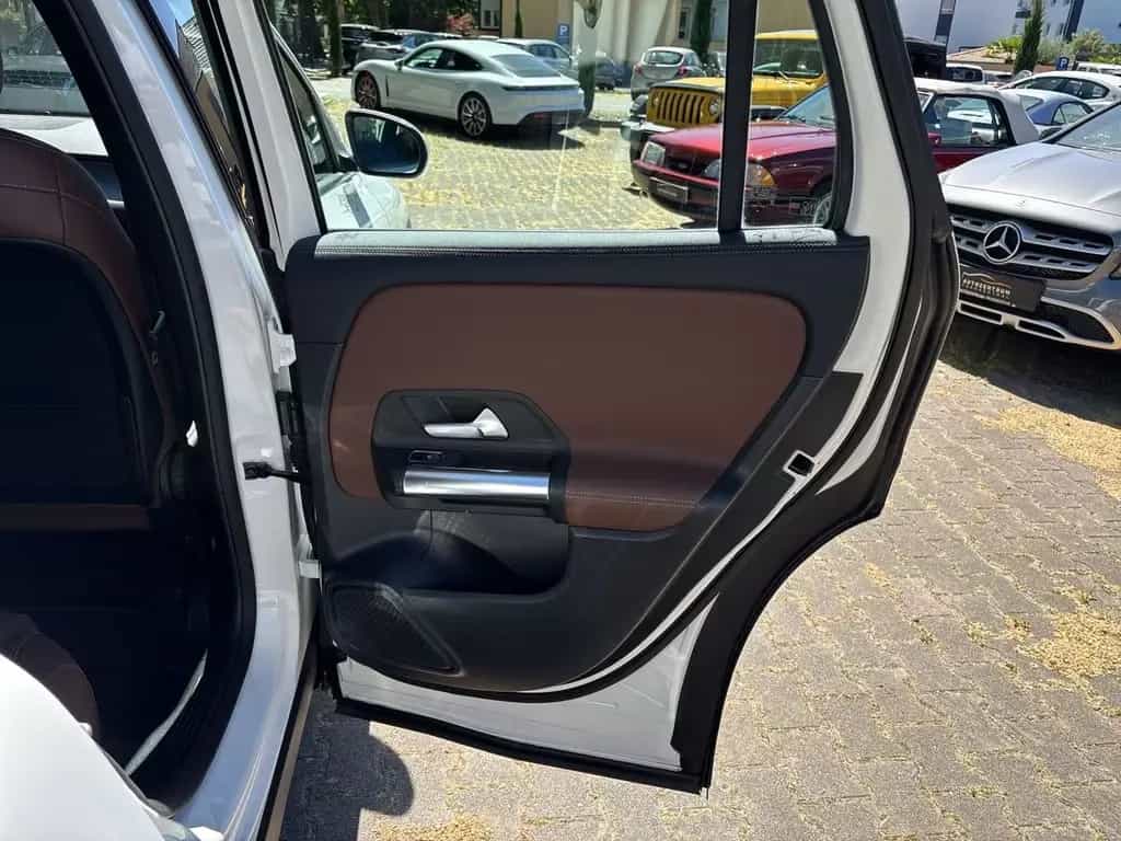 Mercedes-Benz GLA 200 8Fach PANO AHK ACC 03/2021-photo-17