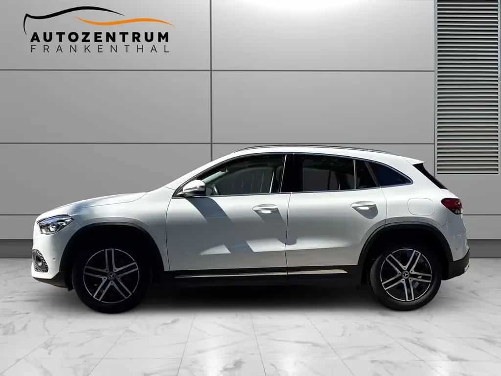 Mercedes-Benz GLA 200 8Fach PANO AHK ACC 03/2021-photo-2
