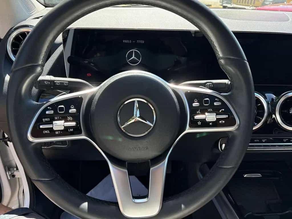 Mercedes-Benz GLA 200 8Fach PANO AHK ACC 03/2021-photo-24