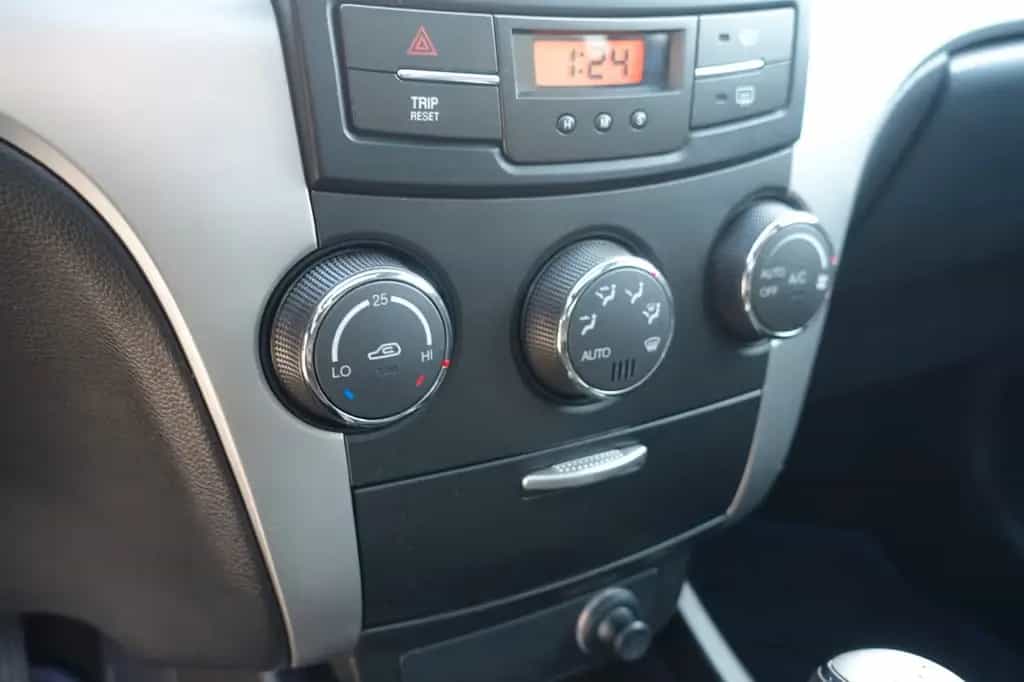 Ssangyong Korando *4x4*AHK*SHZ*NAVI*AUTOMATIK*LEDER*KAMERA* 02/2012-photo-14