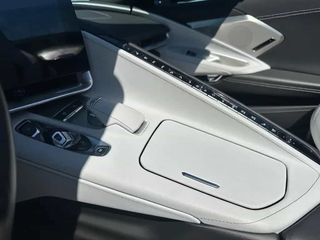 Corvette C8 Stingray Z51 pack,BOSE,SKYCOOL GRAY leather 06/2024-photo-14