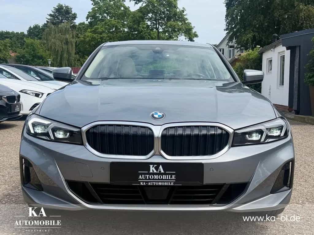 BMW 320 3er - 320 d AHK Schiebedach Kamera 18" Stop&Go 10/2022-photo-2