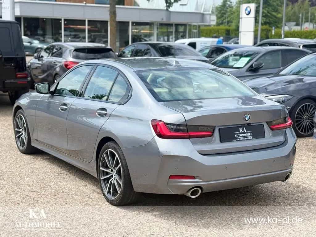 BMW 320 3er - 320 d AHK Schiebedach Kamera 18" Stop&Go 10/2022-photo-3