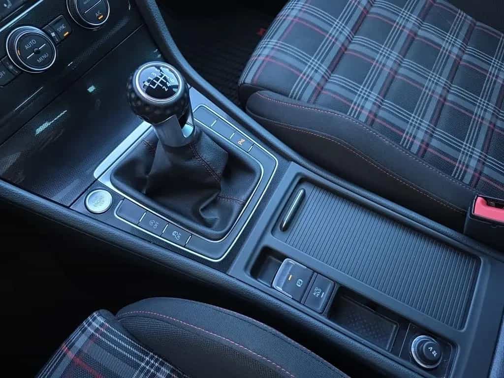 Volkswagen Golf VII 2.0 GTI Navi Xenon Sitzheizung Dynaudio 08/2015-photo-32