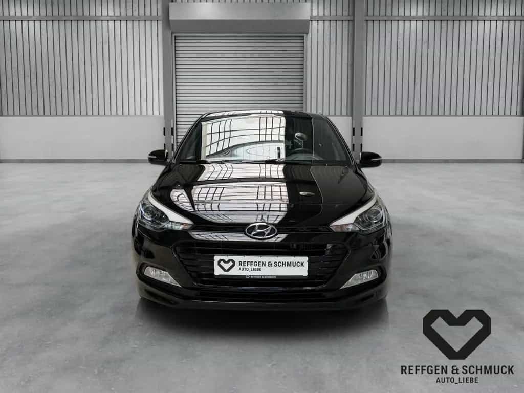 Hyundai i20 PASSION BLUE KLIMA+NAVI+KAMERA+ALLWETTER+ALU 03/2017-photo-1
