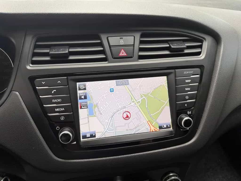 Hyundai i20 PASSION BLUE KLIMA+NAVI+KAMERA+ALLWETTER+ALU 03/2017-photo-10