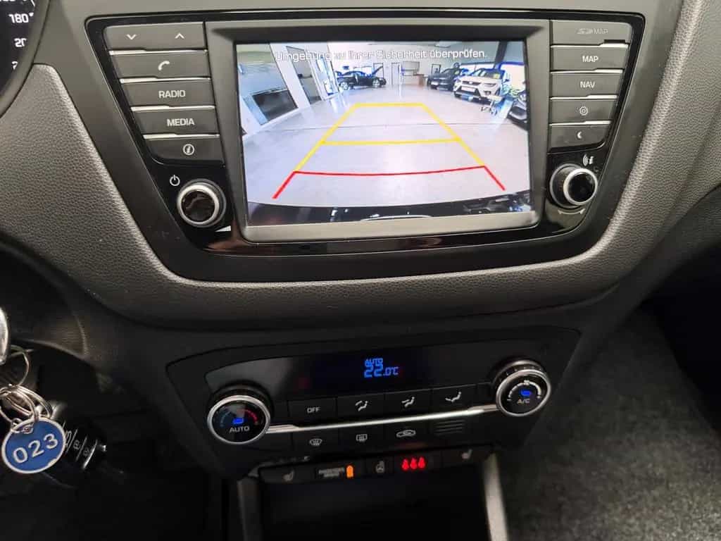 Hyundai i20 PASSION BLUE KLIMA+NAVI+KAMERA+ALLWETTER+ALU 03/2017-photo-11