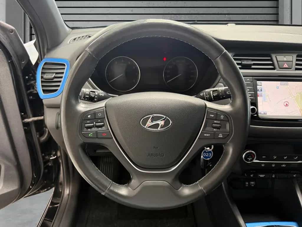 Hyundai i20 PASSION BLUE KLIMA+NAVI+KAMERA+ALLWETTER+ALU 03/2017-photo-12