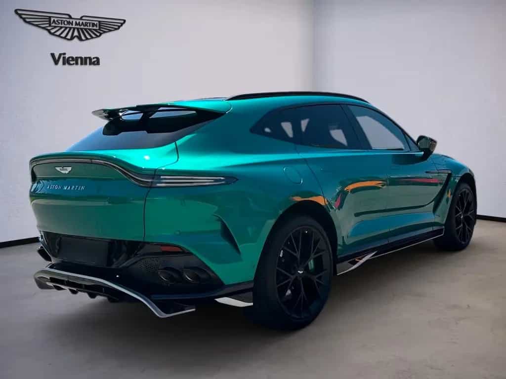 Aston Martin DBX 707AMR24 / Podium Green / Trophy Silver / B&W 06/2025-photo-2