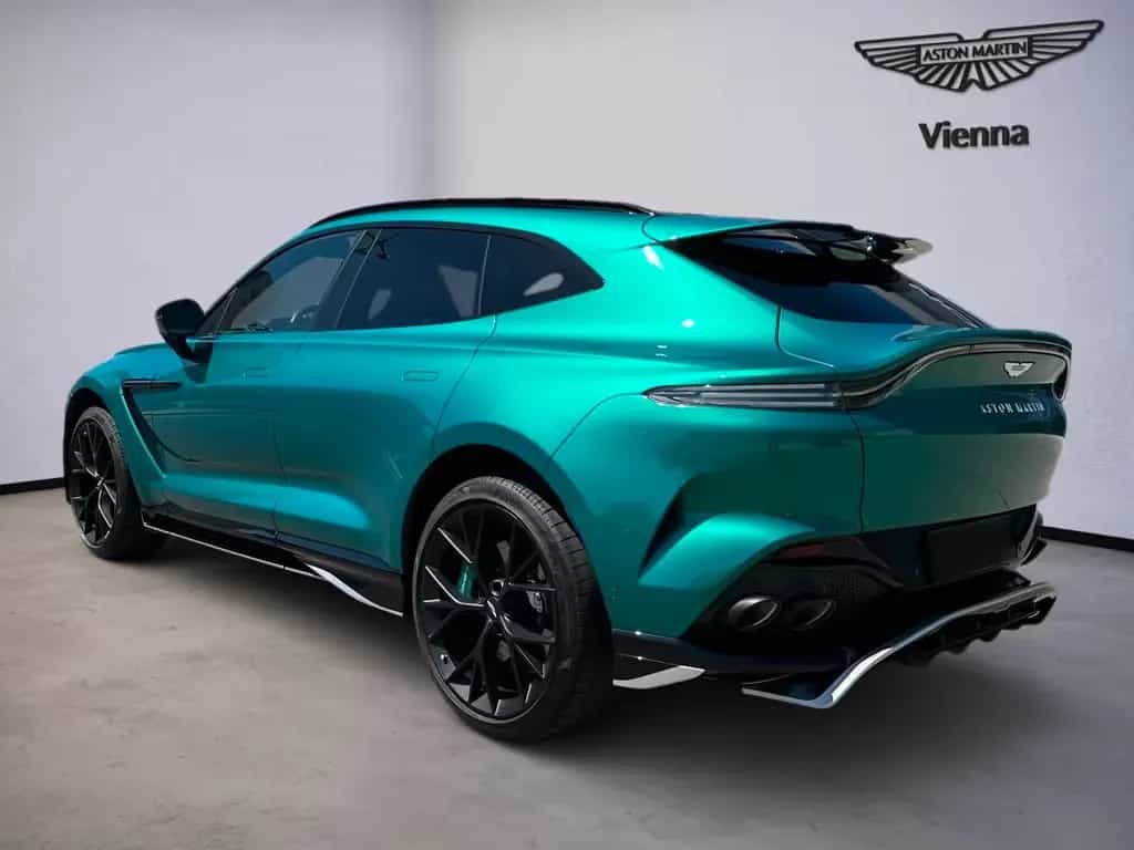 Aston Martin DBX 707AMR24 / Podium Green / Trophy Silver / B&W 06/2025-photo-3