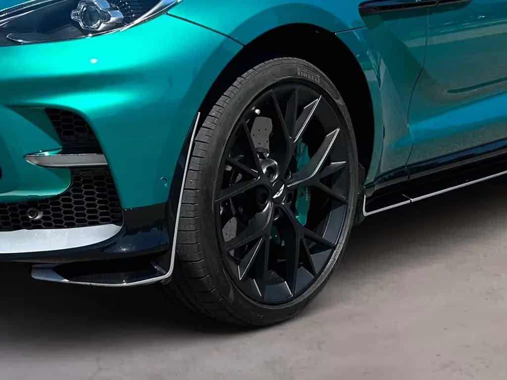 Aston Martin DBX 707AMR24 / Podium Green / Trophy Silver / B&W 06/2025-photo-5