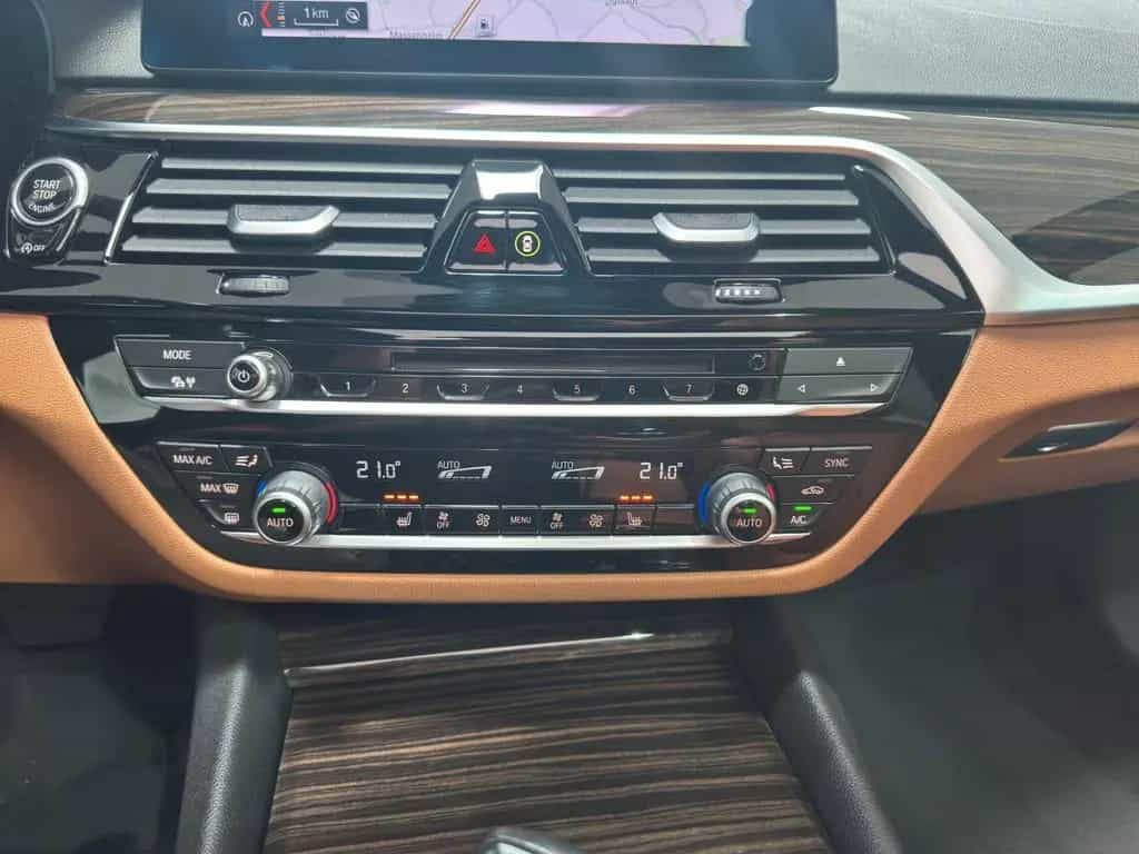 BMW 520 dT Sport Line ACC AD.LED MEMORY PANORAMA HUD 03/2019-photo-20