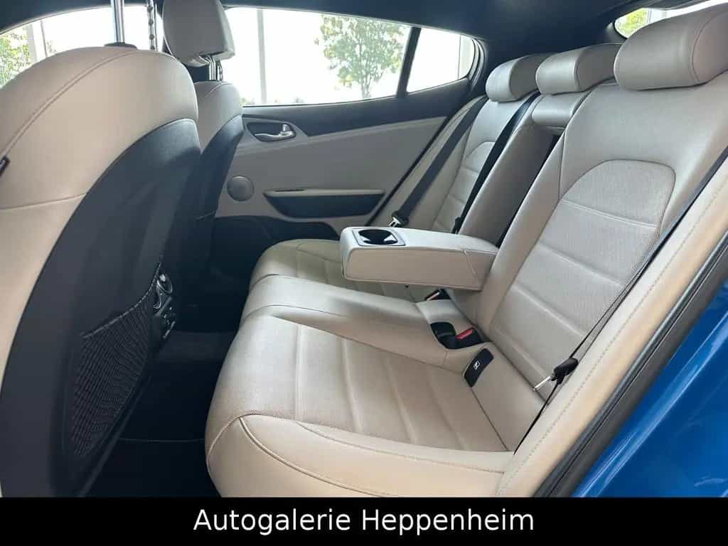 Kia Stinger GT-Line 07/2018-photo-13