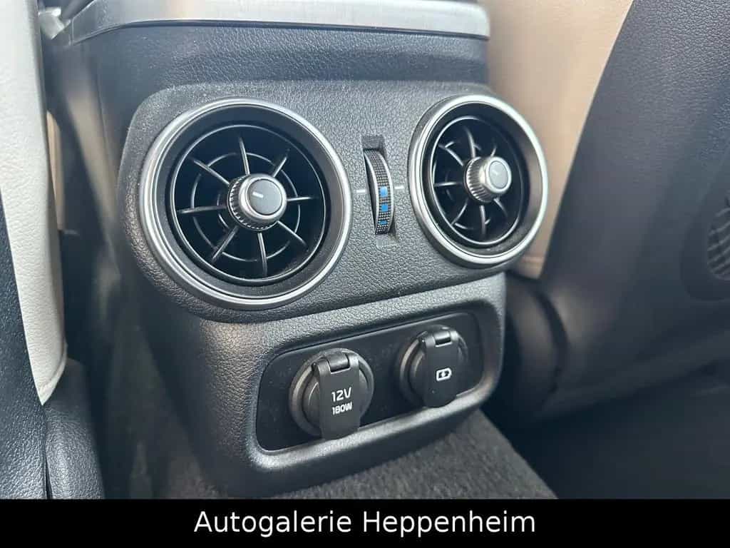 Kia Stinger GT-Line 07/2018-photo-14