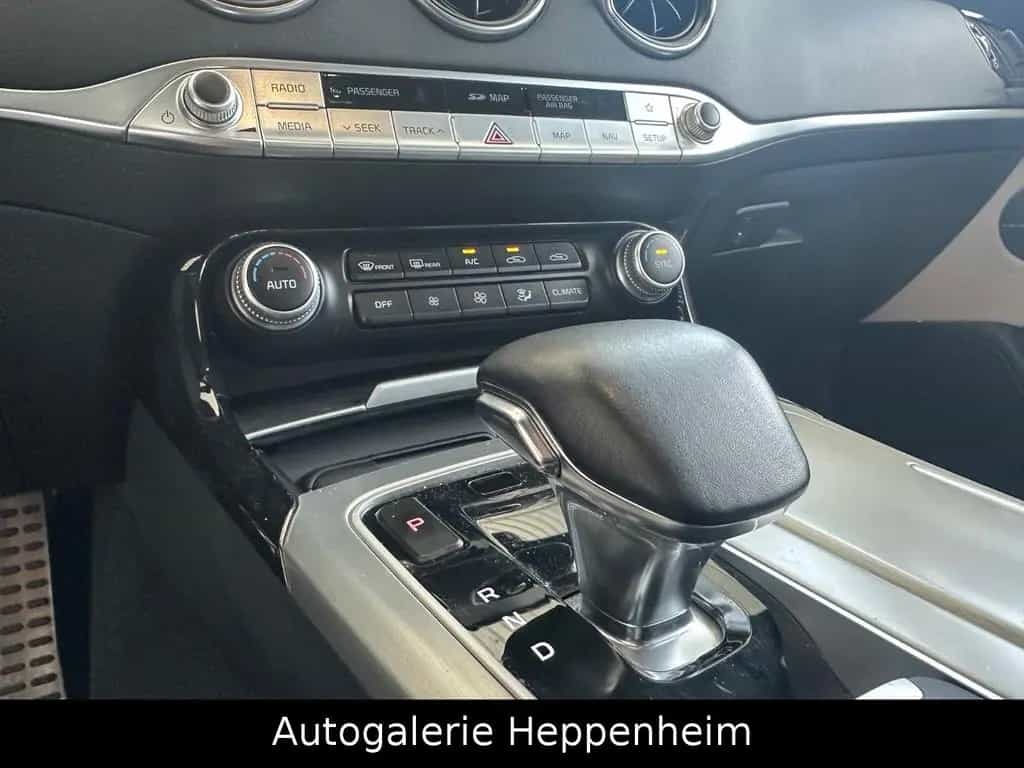 Kia Stinger GT-Line 07/2018-photo-24