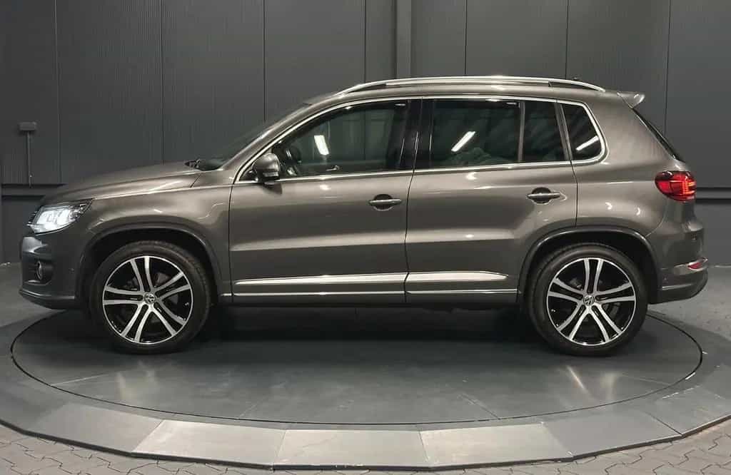 Volkswagen Tiguan Sport & Style *R-Line*19Zoll*PANORAMA*KAM 03/2016-photo-1