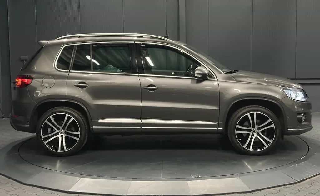 Volkswagen Tiguan Sport & Style *R-Line*19Zoll*PANORAMA*KAM 03/2016-photo-5