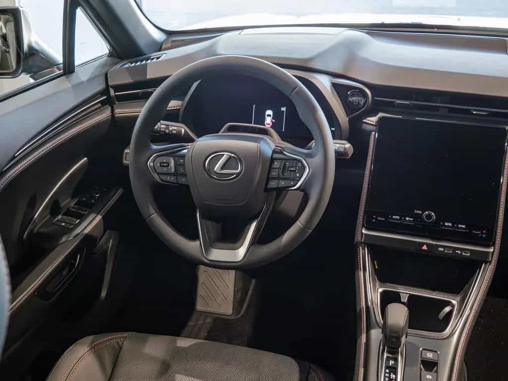 Lexus LBX Elegant Black Edition PDC SHZ NAVI LED 05/2026-photo-12