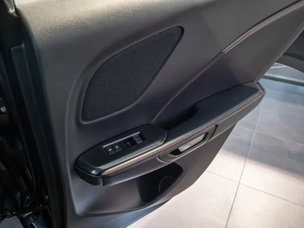Lexus LBX Elegant Black Edition PDC SHZ NAVI LED 05/2026-photo-14