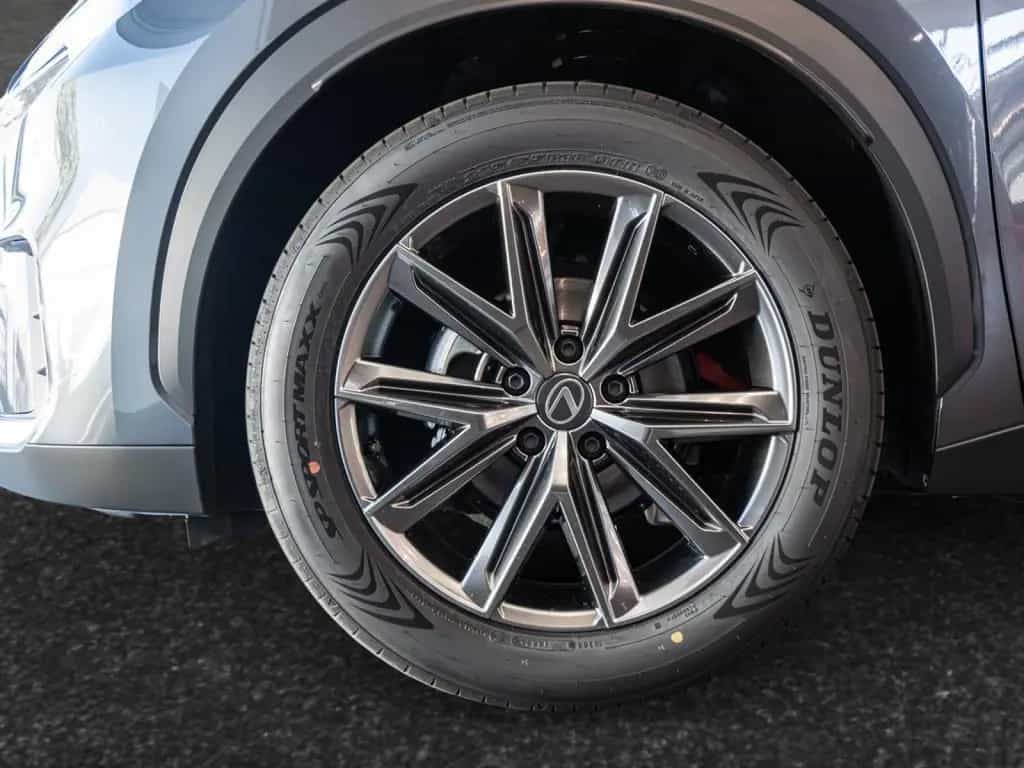 Lexus LBX Elegant Black Edition PDC SHZ NAVI LED 05/2026-photo-5