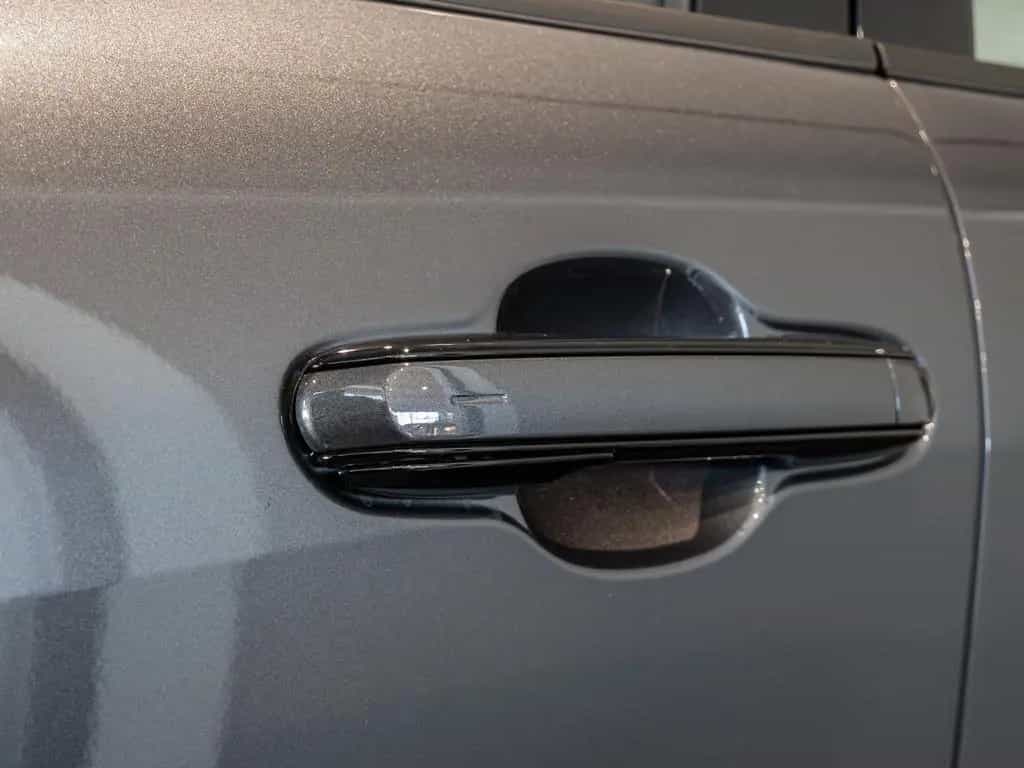 Lexus LBX Elegant Black Edition PDC SHZ NAVI LED 05/2026-photo-6