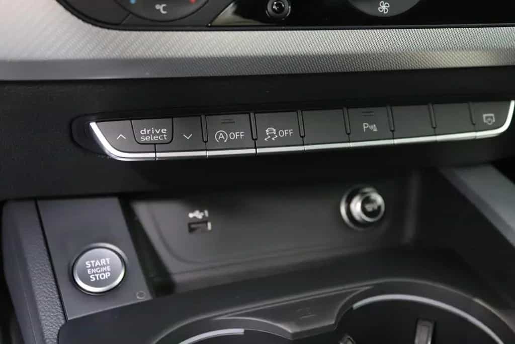 Audi A4 TDI quattro S-Tronic *SHZ * NAVI *Garantie 12/2019-photo-9