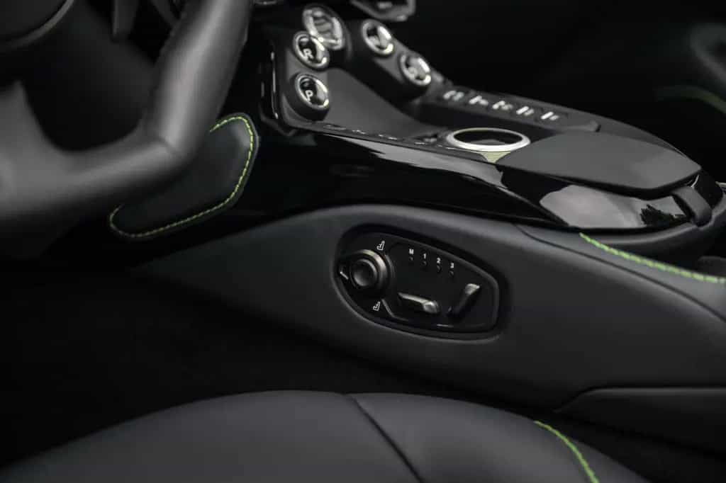 Aston Martin V8 Vantage V8 New Vantage Roadster 510PS 04/2022-photo-7