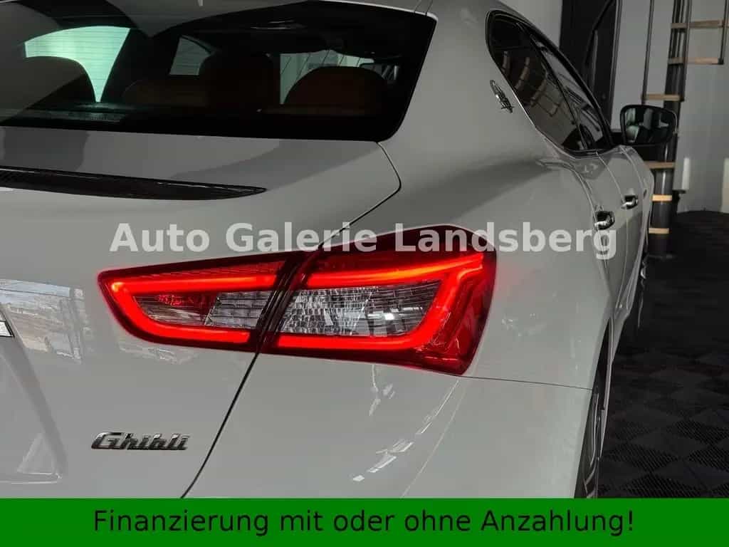 Maserati Ghibli 3.0 V6 TwinTurbo*Glasdach*LED*Navi*Leder* 08/2017-photo-10