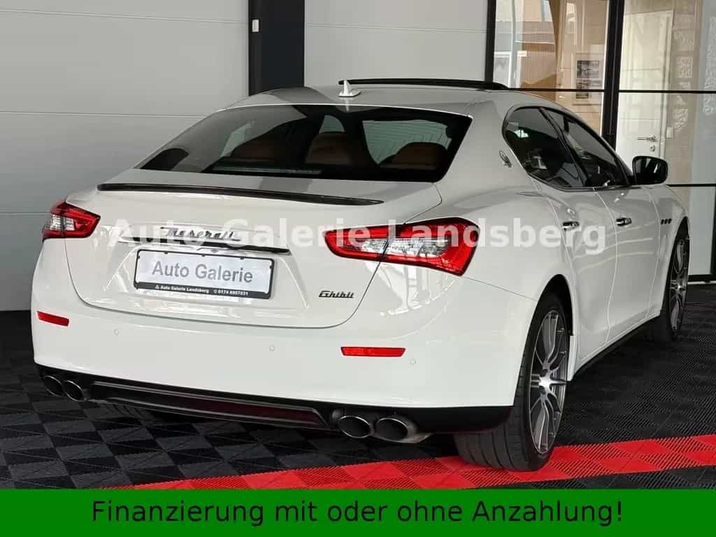 Maserati Ghibli 3.0 V6 TwinTurbo*Glasdach*LED*Navi*Leder* 08/2017-photo-35