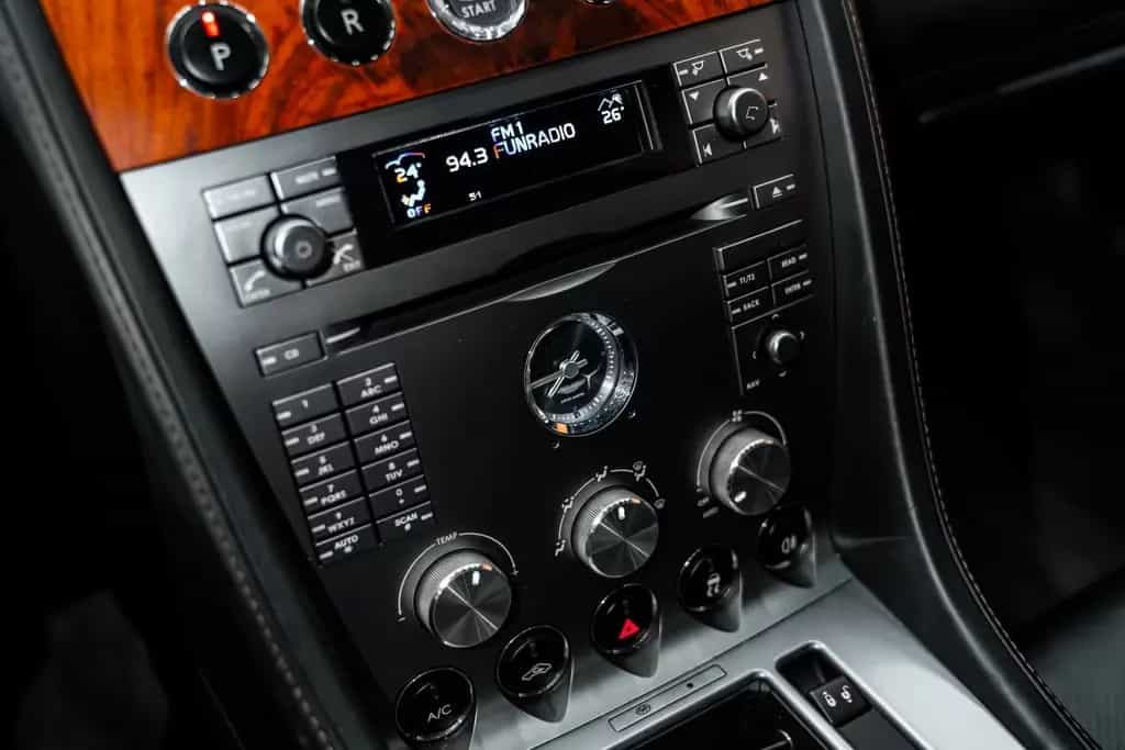 Aston Martin DB9 07/2007-photo-10