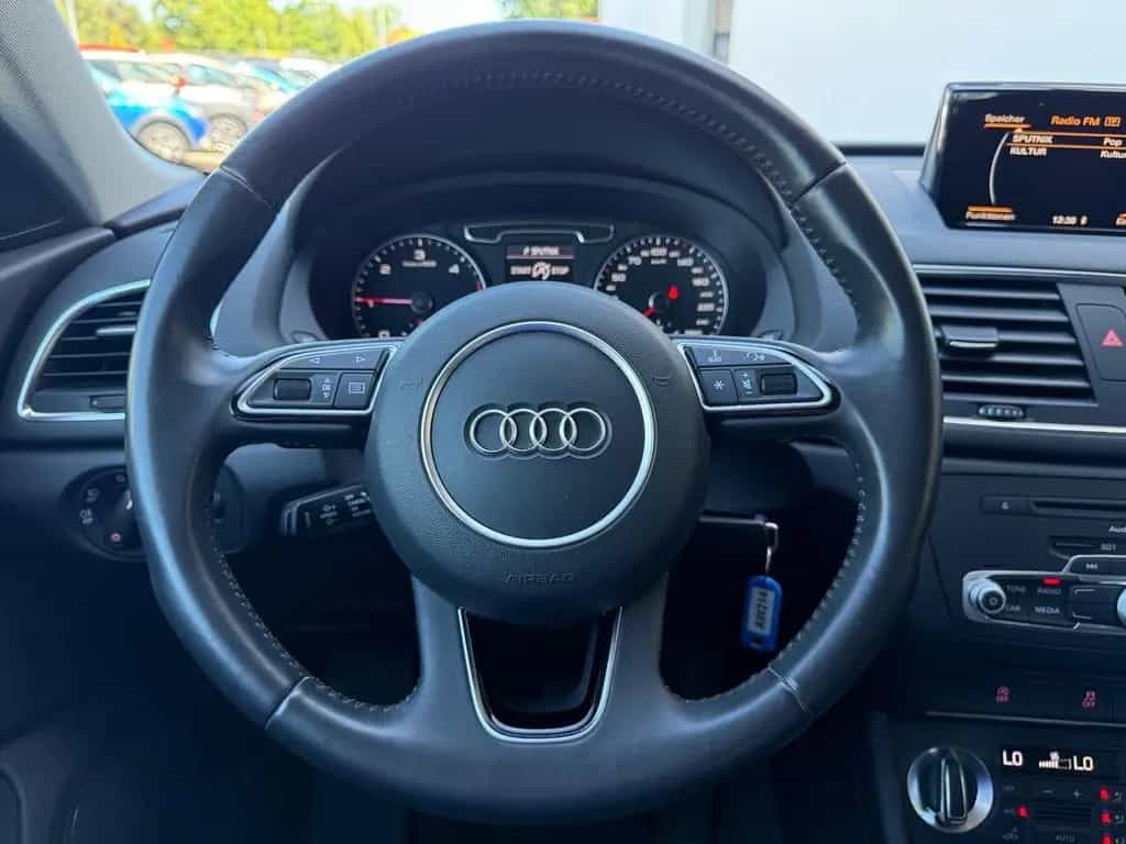 Audi Q3 2.0 TDI quattro Klimaaut. Bluetooth Tempomat 01/2014-photo-22