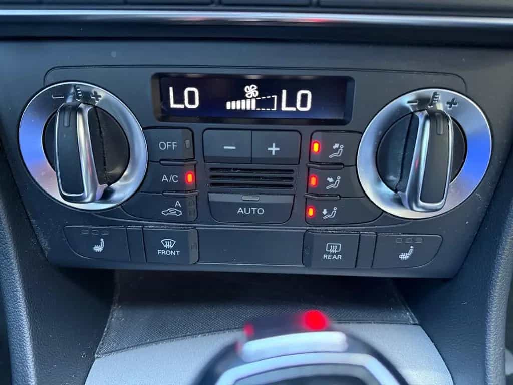 Audi Q3 2.0 TDI quattro Klimaaut. Bluetooth Tempomat 01/2014-photo-26