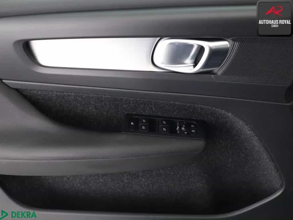 Volvo XC40 XC 40 T3 Momentum KAMERA,SENSUS,SPURHALTE,AHK,SH 02/2020-photo-13
