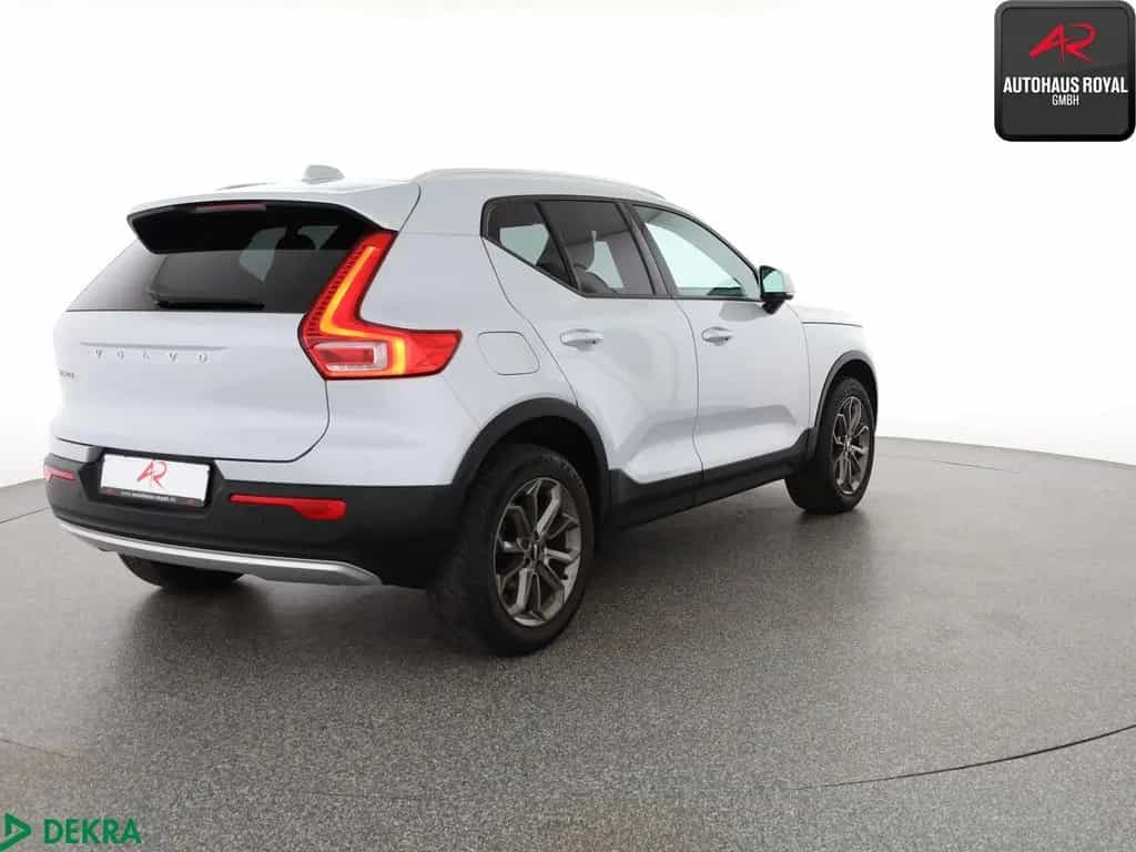 Volvo XC40 XC 40 T3 Momentum KAMERA,SENSUS,SPURHALTE,AHK,SH 02/2020-photo-4